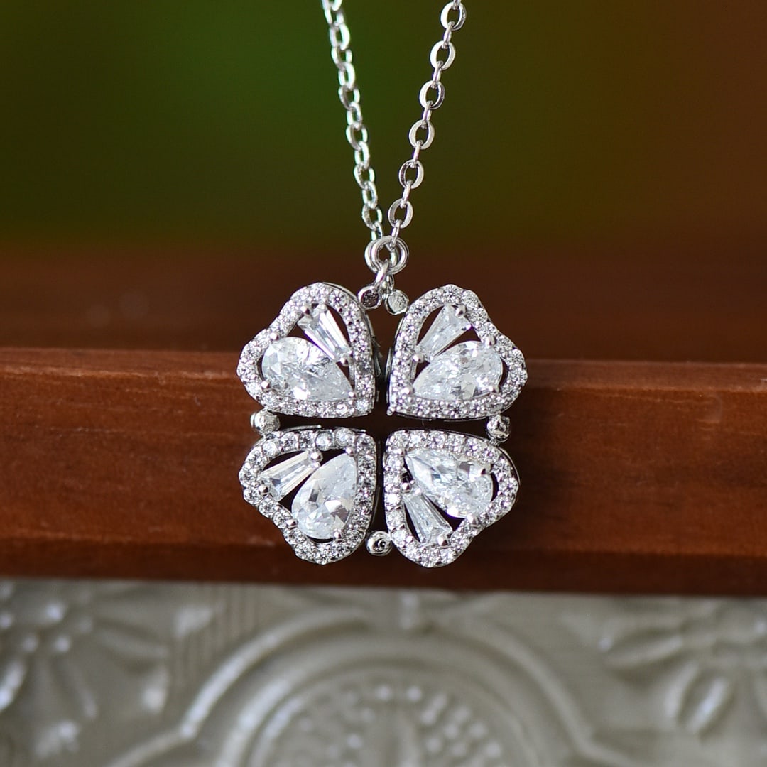 An Exquisite Sterling Silver Inlaid Diamond Pendant: An Exquisite Sterling Silver Inlaid Diamond Pendant, 纯银镶钻石吊坠