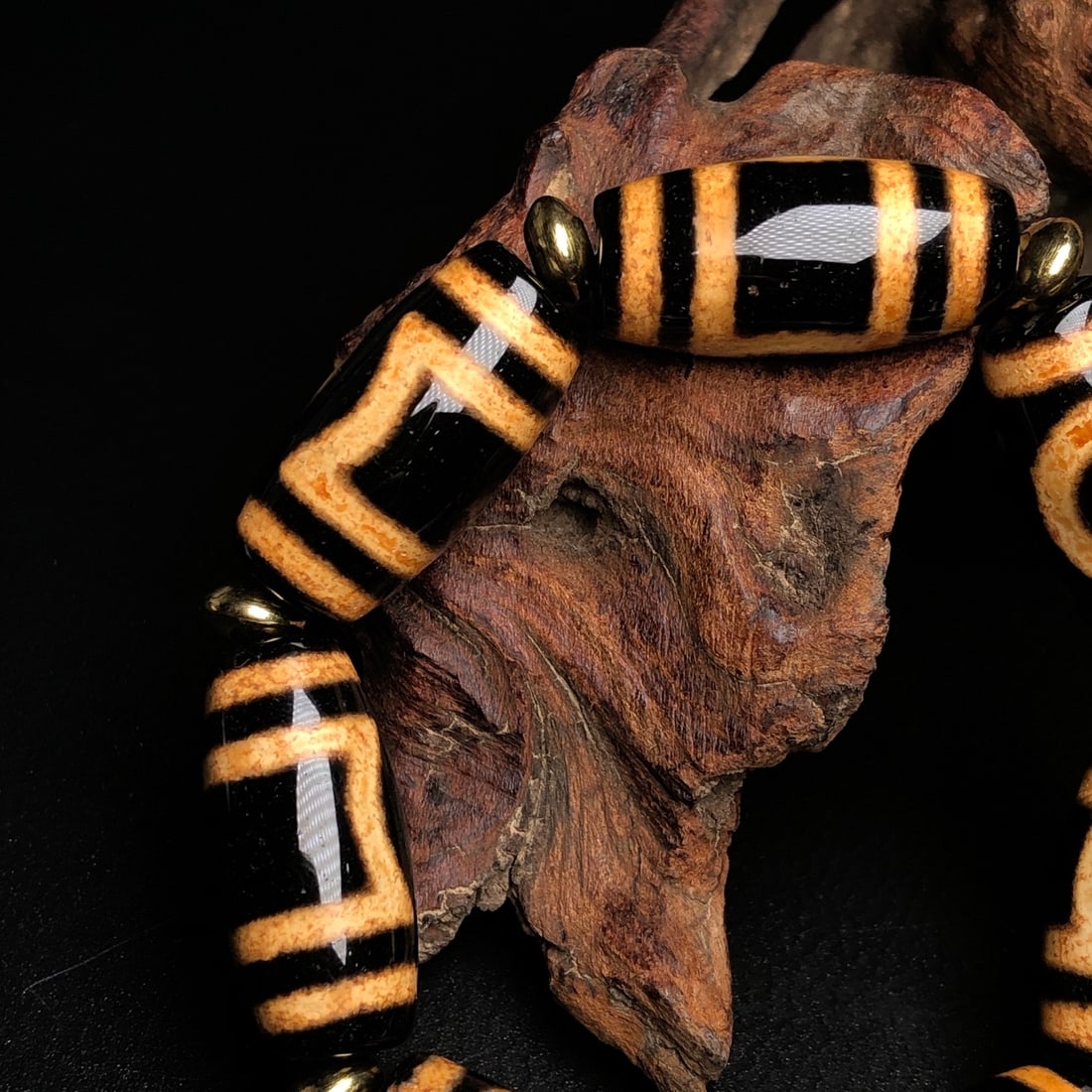An Exquisite Dzi Bead Bracelet - 7