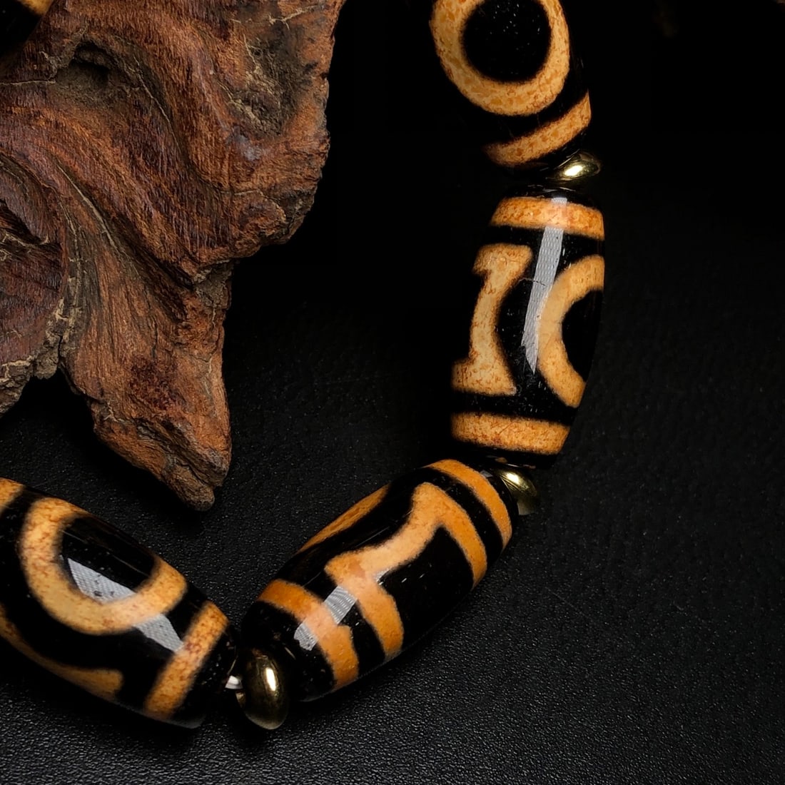 An Exquisite Dzi Bead Bracelet - 8