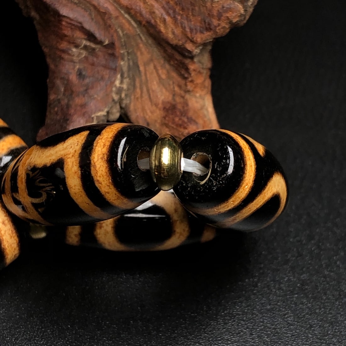 An Exquisite Dzi Bead Bracelet - 9