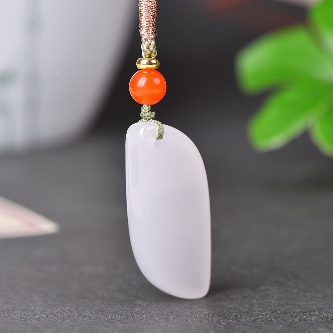 An Exquisite Jadeite Pendant - 2