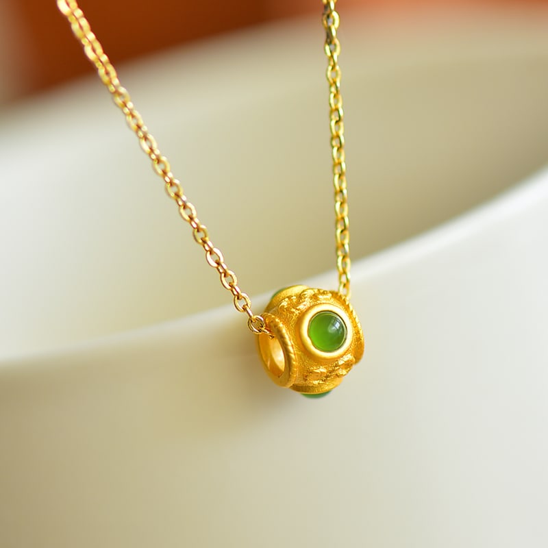 An Exquisite Sterling Silver-Gold Plated Inlaid Jasper Pendant: An Exquisite Sterling Silver-Gold Plated Inlaid Jasper Pendant,Size:0.1inx0.1in 纯银镀金镶碧玉项链