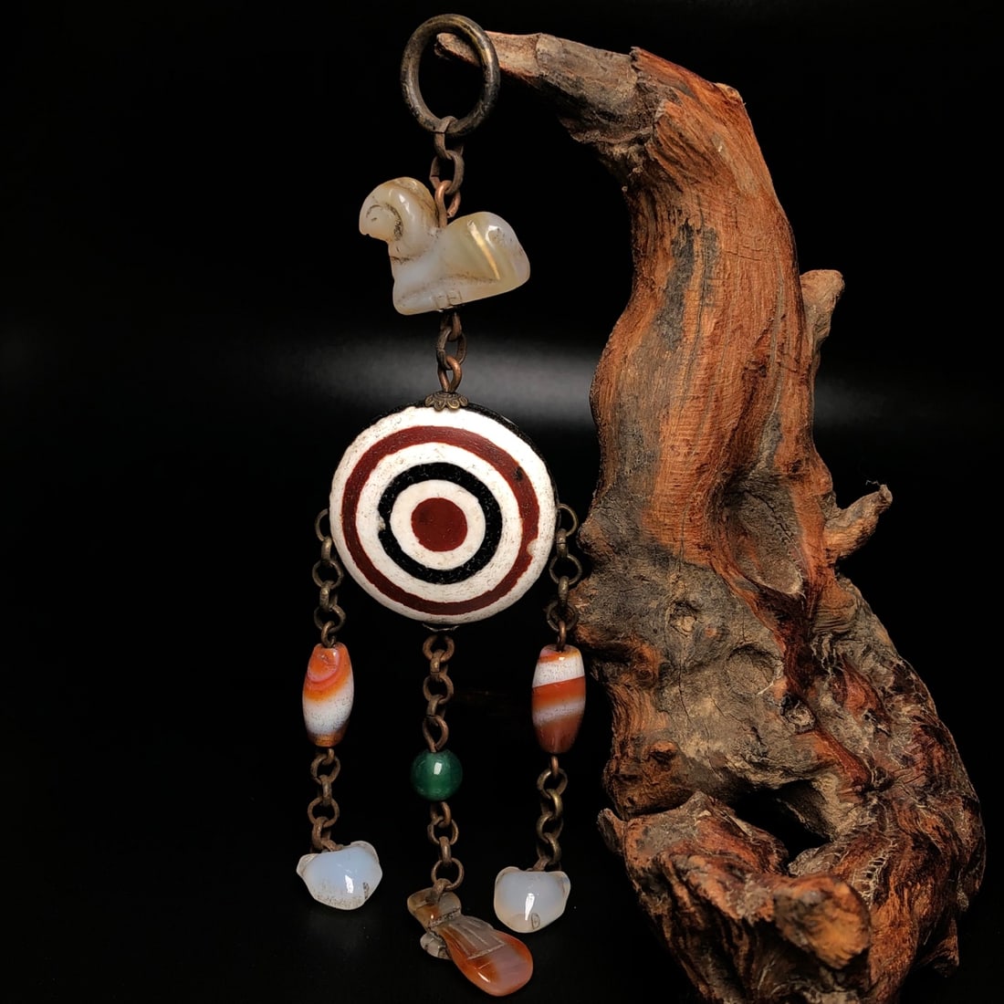 An Exquisite Dzi Bead Inlaid Agate Pendant: An Exquisite Dzi Bead Inlaid Agate Pendant,Size:1.7inx0.4in 天珠配玛瑙挂件