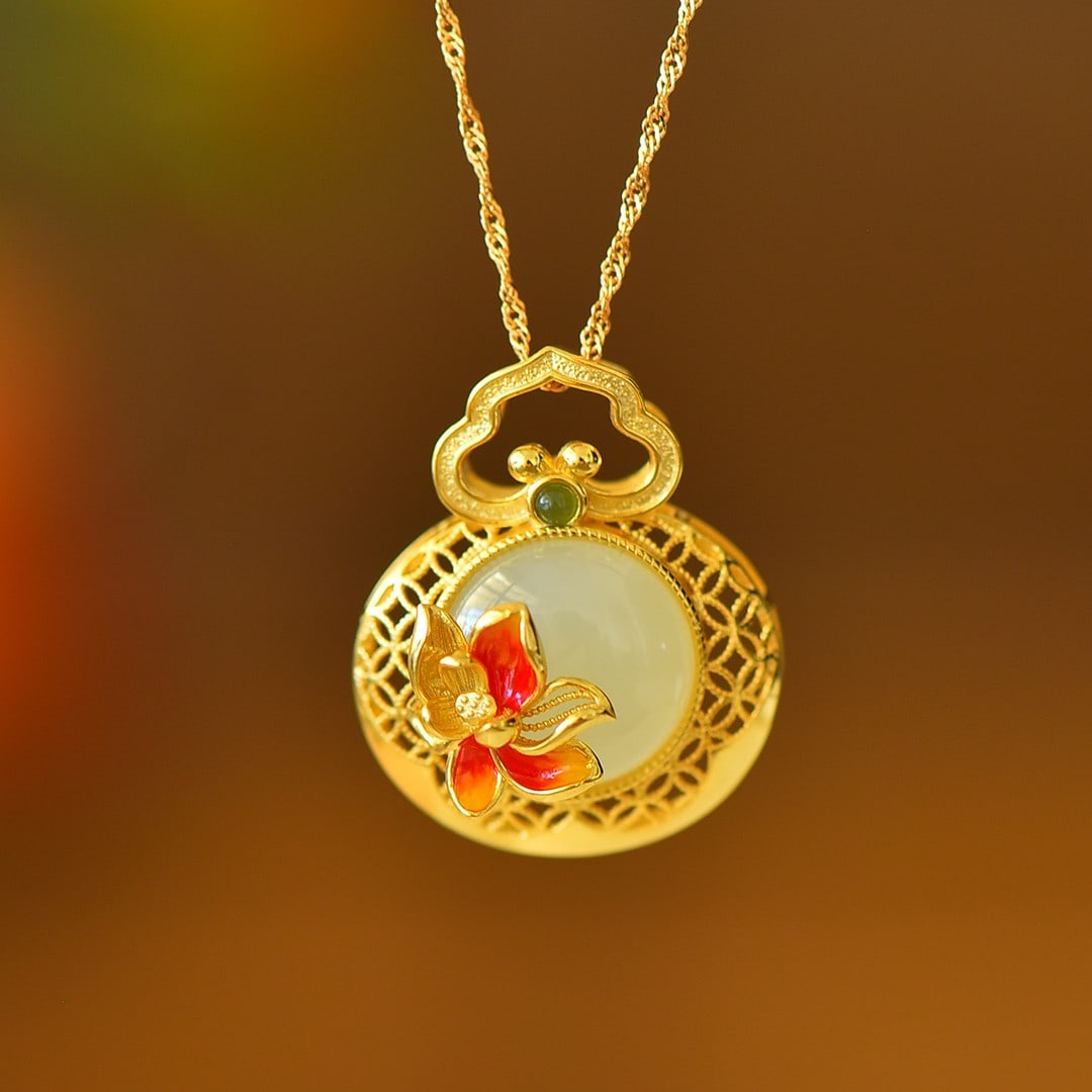 An Exquisite Sterling Silver-Gold Plated Inlaid White Jade Pendant: An Exquisite Sterling Silver-Gold Plated Inlaid White Jade Pendant 纯银镀金镶白玉吊坠