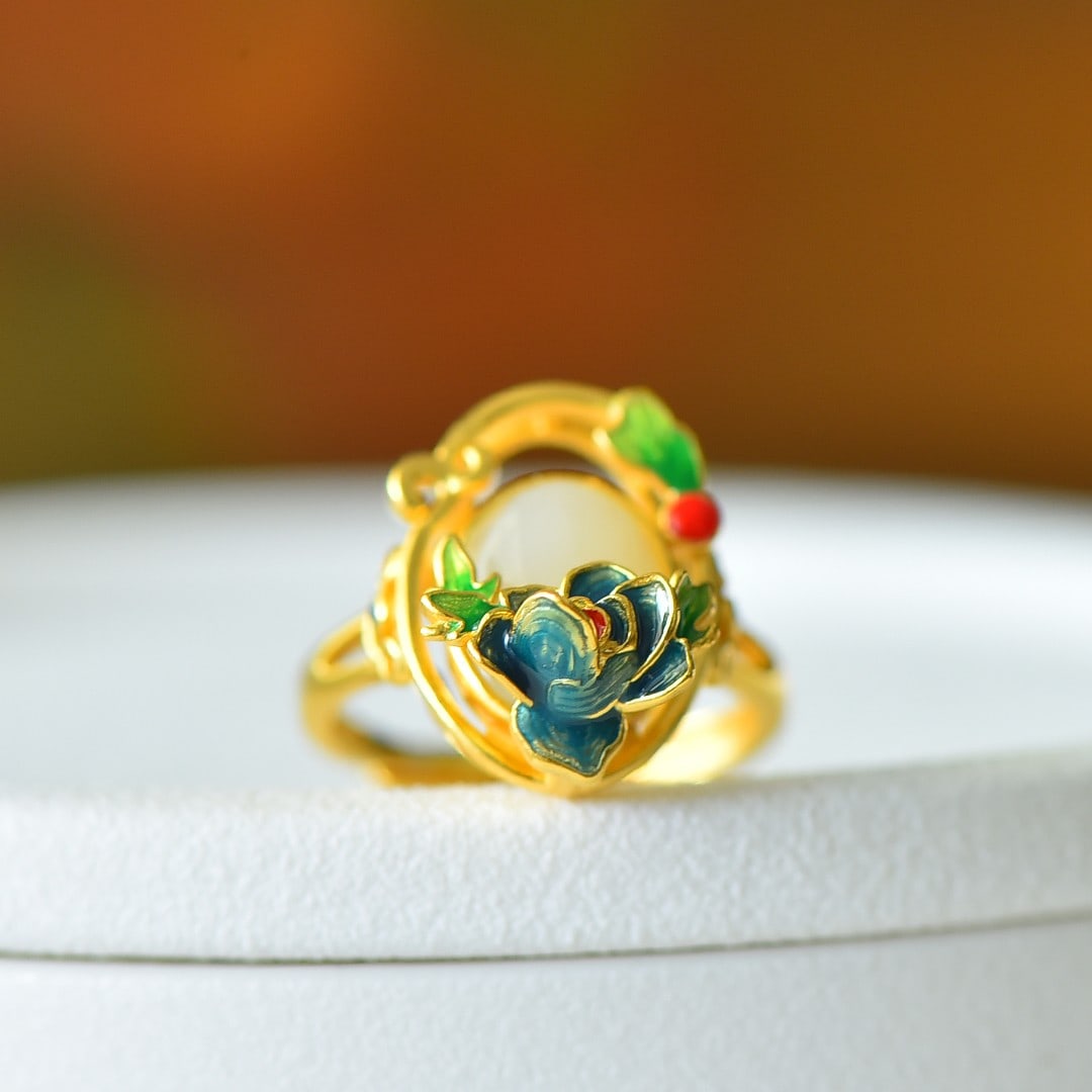 An Exquisite Sterling Silver-Gold Plated Inlaid White Jade Enamel Ring: An Exquisite Sterling Silver-Gold Plated Inlaid White Jade Enamel Ring 纯银镀金镶白玉珐琅戒指