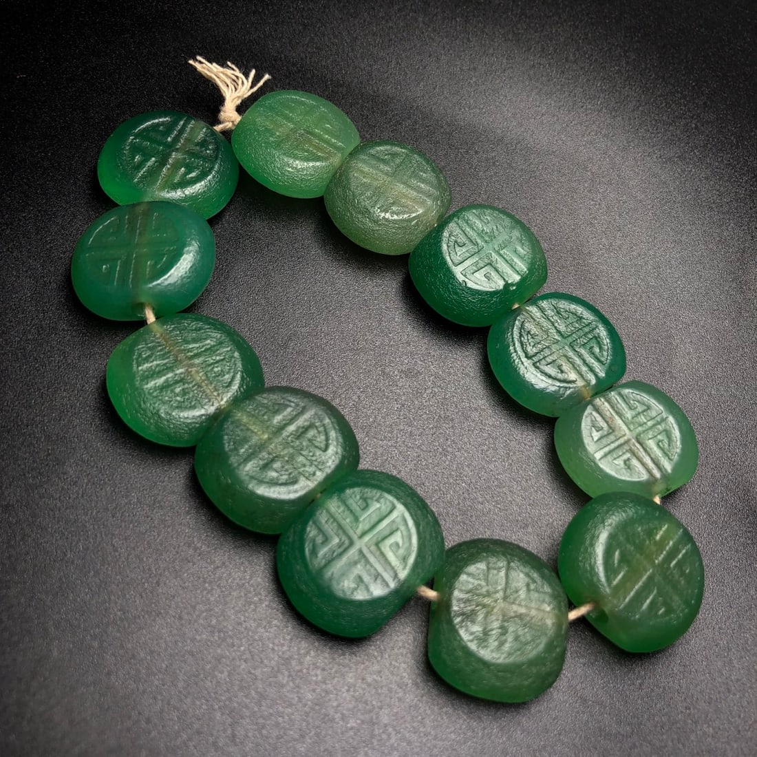 A Precious Agate Bracelets: A Precious Agate Bracelets,Size:0.8inx0.7in*12 玛瑙手串
