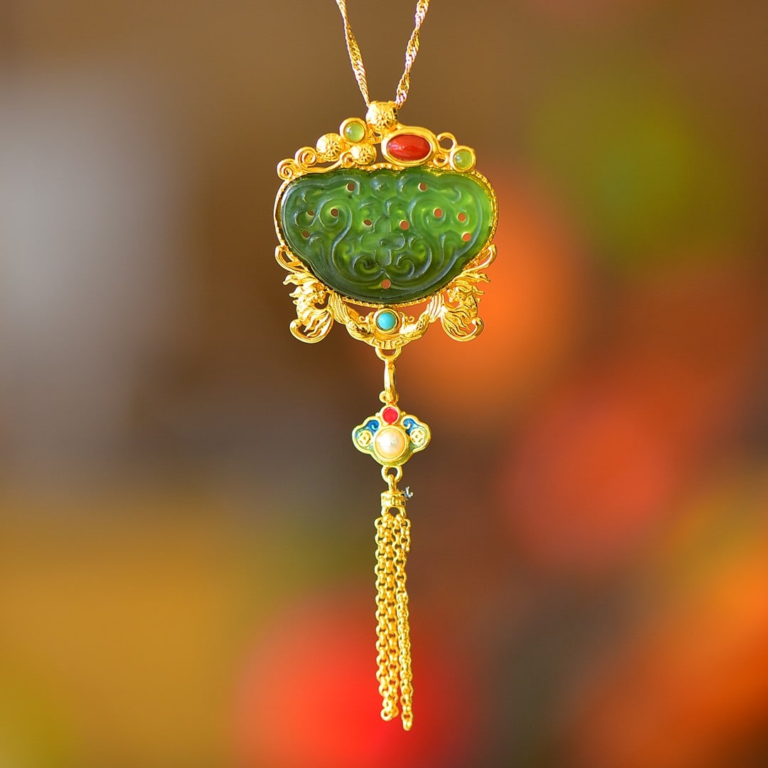 An Exquisite Sterling Silver-Gold Plated Inlaid Jasper Pendant: An Exquisite Sterling Silver-Gold Plated Inlaid Jasper Pendant,Size:0.6inx1in 纯银镀金镶碧玉吊坠