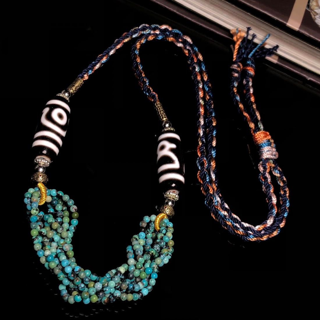 A Precious Dzi Bead Necklace: A Precious Dzi Bead Necklace,Size:1.1inx0.4in 天珠项链