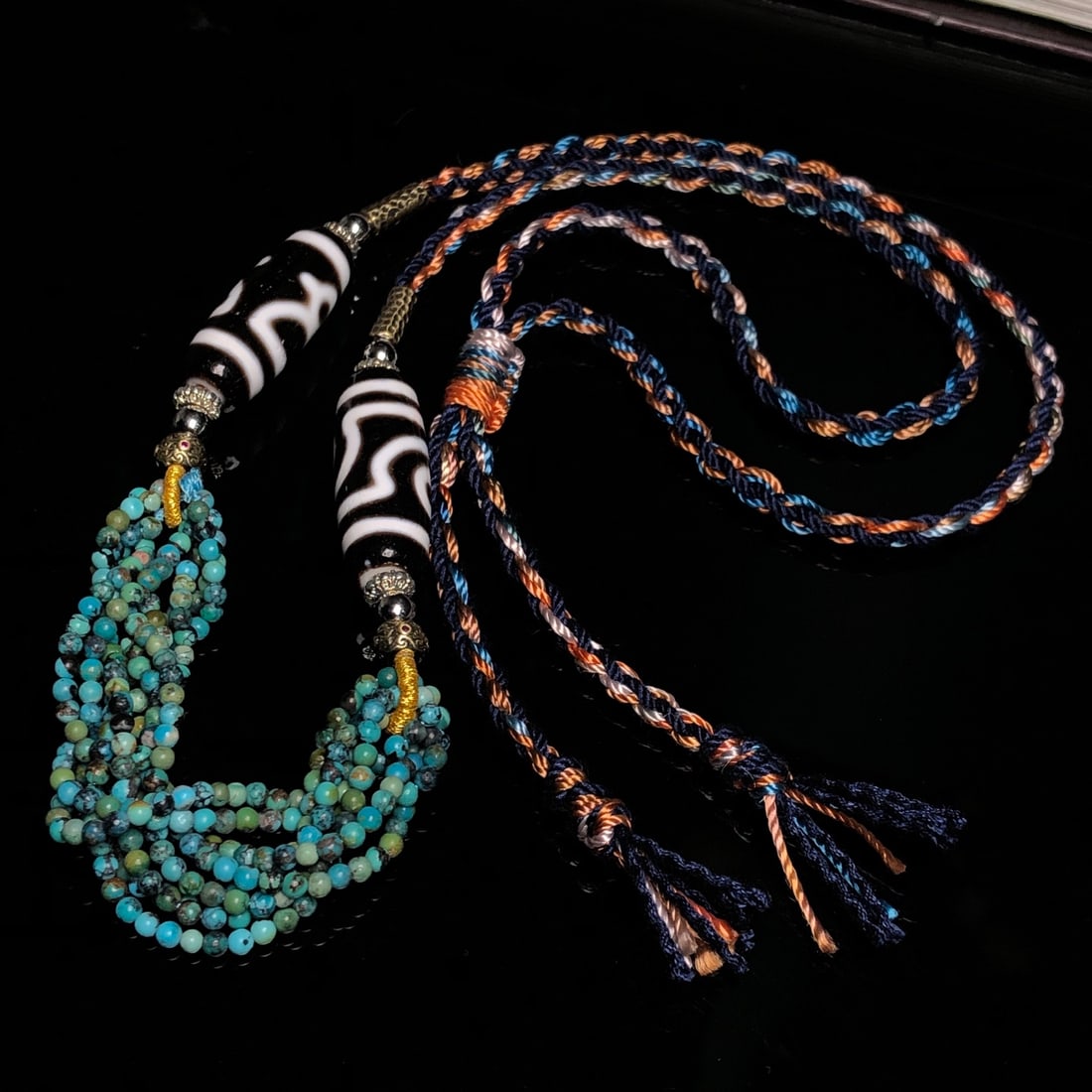 A Precious Dzi Bead Necklace - 4
