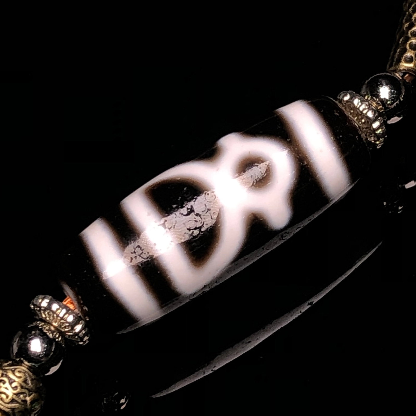 A Precious Dzi Bead Necklace - 7