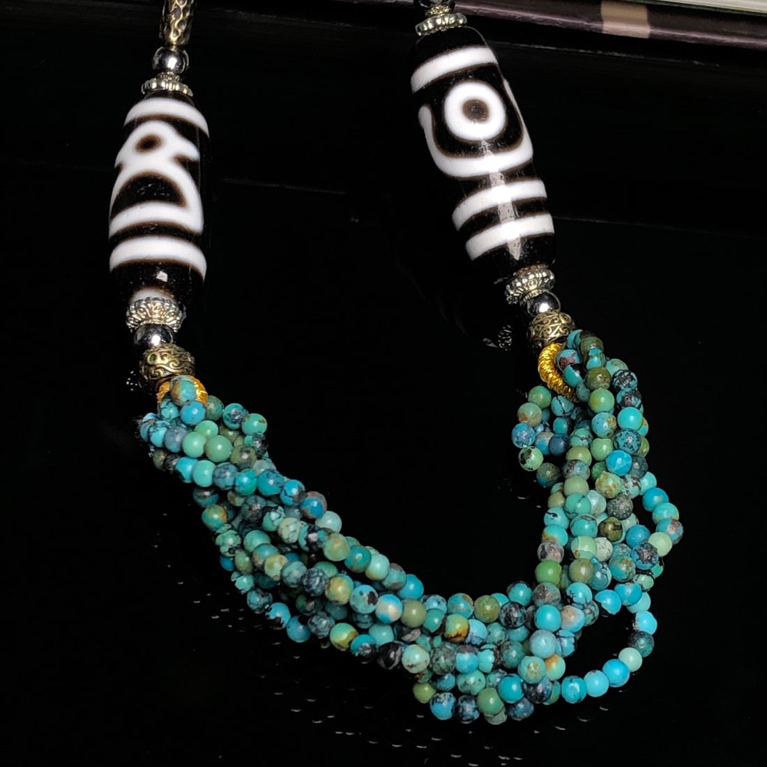 A Precious Dzi Bead Necklace - 8