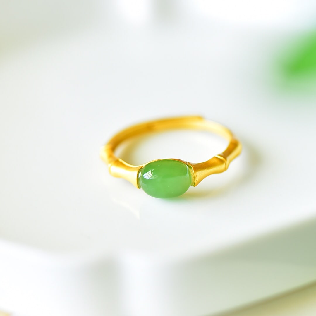An Exquisite Sterling Silver-Gold Plated Inlaid Jasper Ring: An Exquisite Sterling Silver-Gold Plated Inlaid Jasper Ring,Size:0.2inx0.4in 纯银镀金镶碧玉戒指