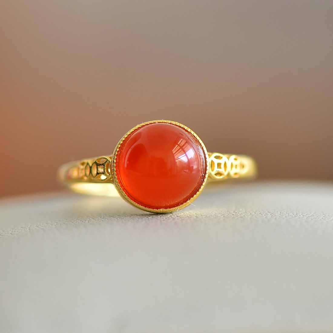 An Exquisite Sterling Silver-Gold Plated Inlaid Red Agate Ring: An Exquisite Sterling Silver-Gold Plated Inlaid Red Agate Ring,Size:0.3inx0.3in 纯银镀金镶红玛瑙戒指