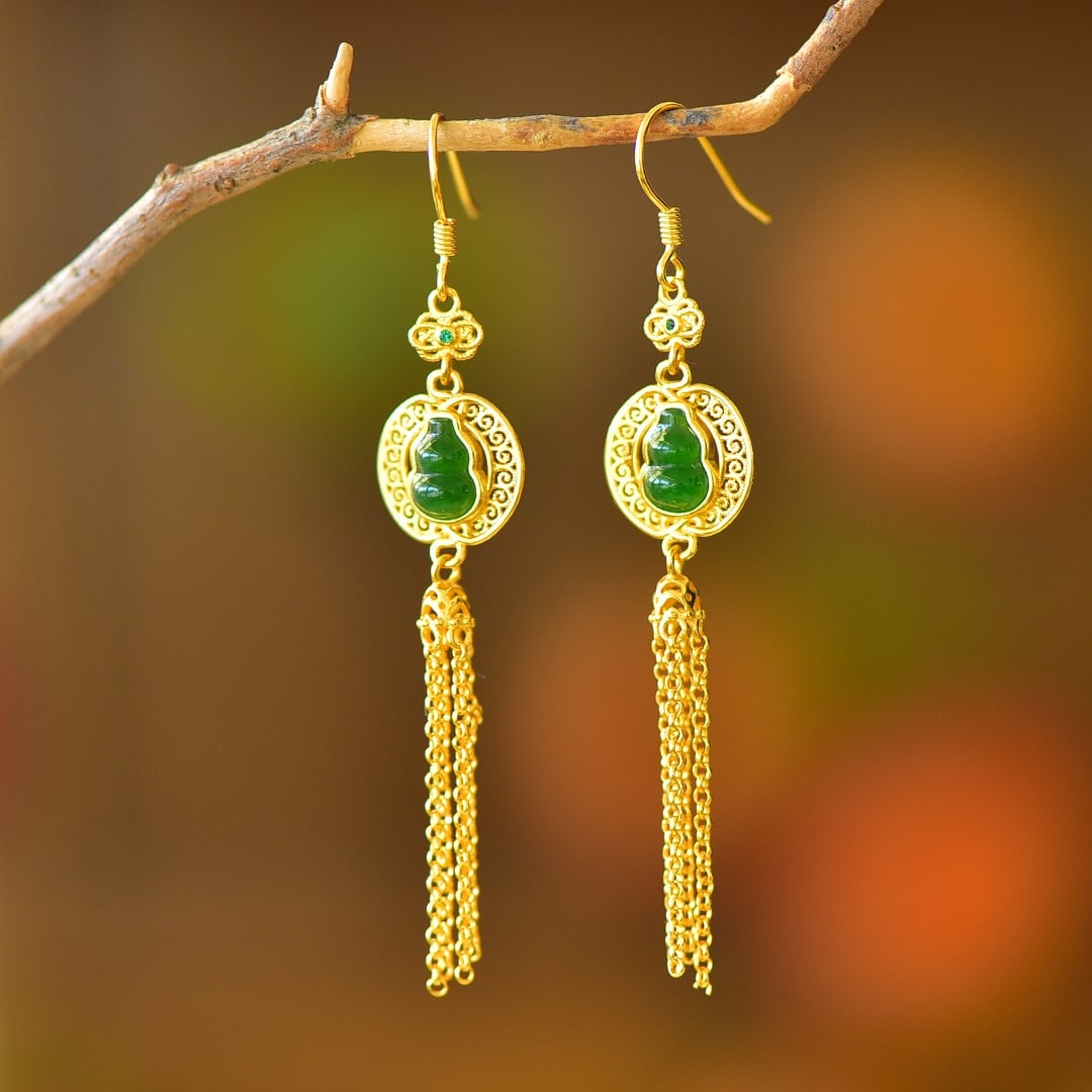 A Pair of Exquisite Sterling Silver-Gold Plated Inlaid Jasper Earrings: A Pair of Exquisite Sterling Silver-Gold Plated Inlaid Jasper Earrings 一对纯银镀金镶碧玉耳环
