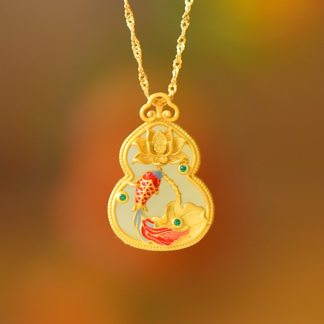 An Exquisite Sterling Silver-Gold Plated Inlaid White Jade Pendant: An Exquisite Sterling Silver-Gold Plated Inlaid White Jade Pendant,Size:0.6inx0.8in 纯银镀金镶白玉吊坠
