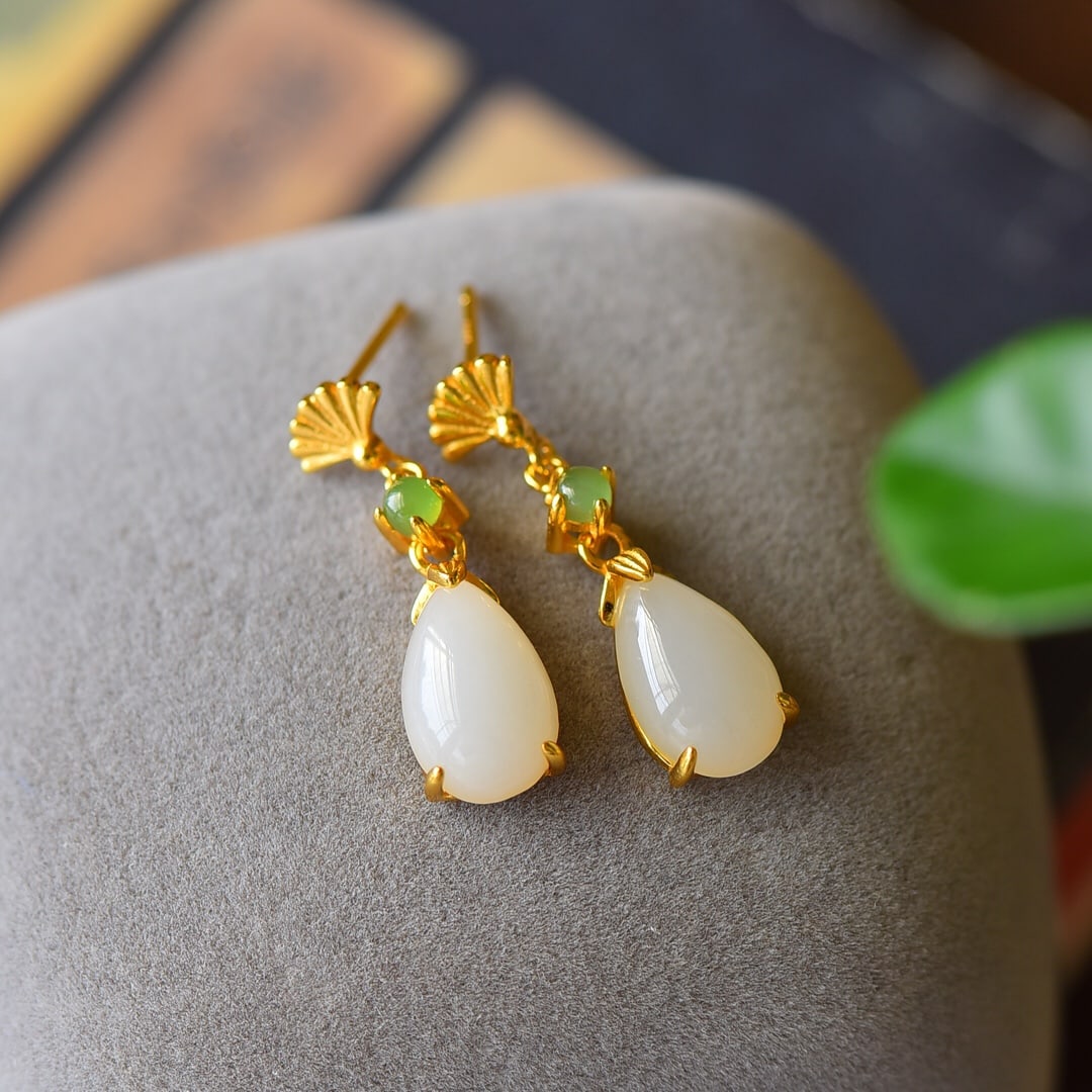 A Pair of Exquisite Sterling Silver-Gold Plated Inlaid White Jade Earrings,Inlaid Jasper: A Pair of Exquisite Sterling Silver-Gold Plated Inlaid White Jade Earrings,Inlaid Jasper,Size:0.3inx1in 一对纯银镀金镶白玉耳环,嵌