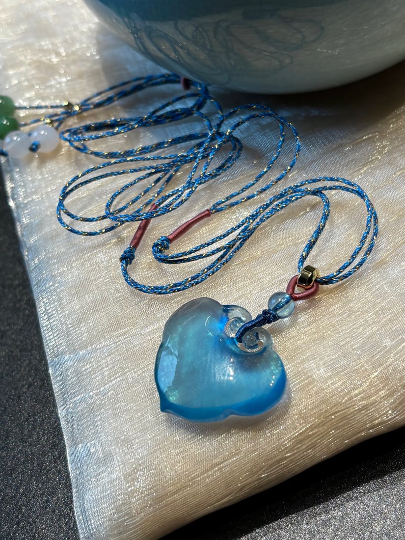 An Exquisite Aquamarine Pendant: An Exquisite Aquamarine Pendant,Size:1inx0.9in,Weight:7g 海蓝宝挂件
