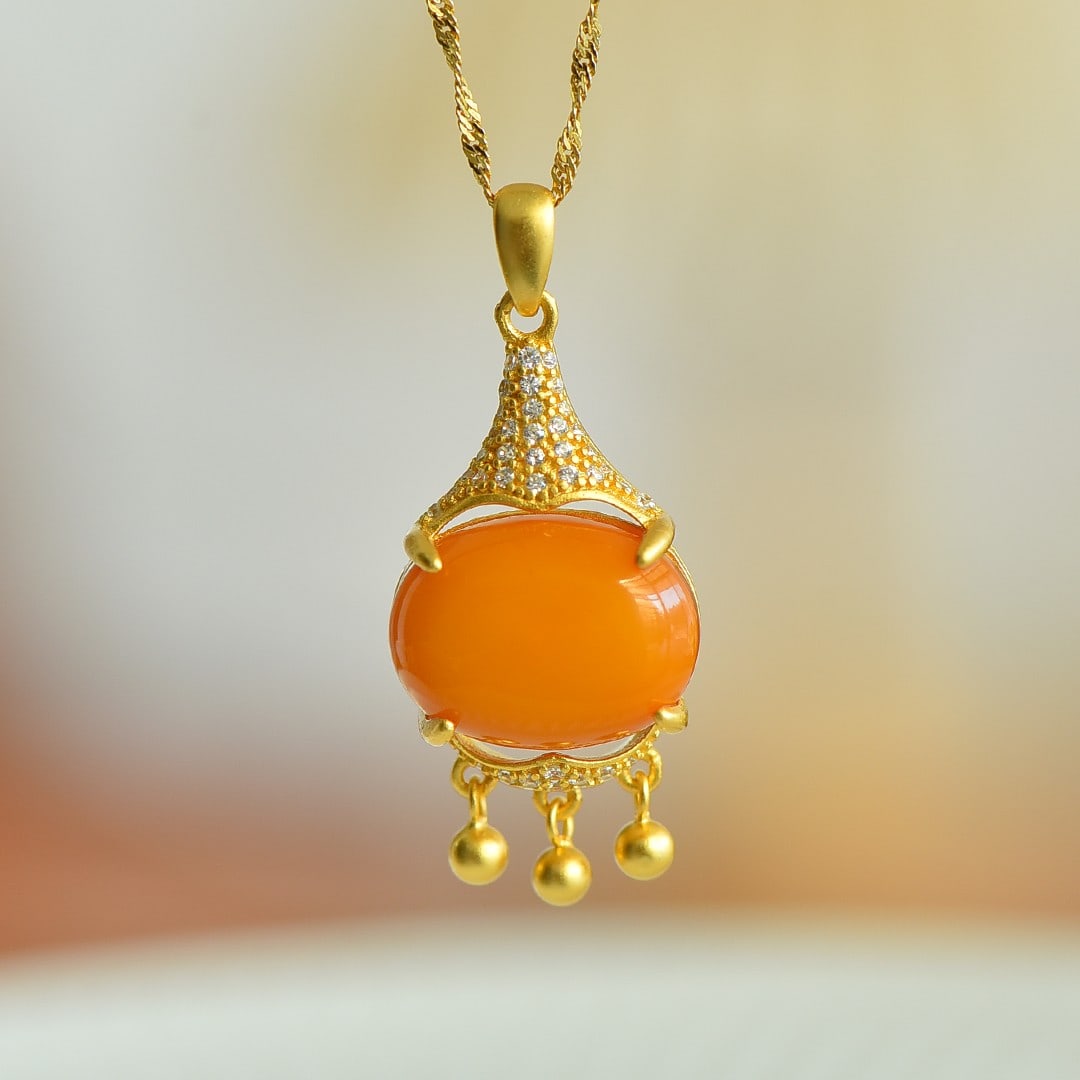 An Exquisite Sterling Silver-Gold Plated Inlaid Beeswax Necklace,Inlaid Diamond: An Exquisite Sterling Silver-Gold Plated Inlaid Beeswax Necklace,Inlaid Diamond,Size:0.5inx0.6in 纯银镀金镶蜜蜡项链,嵌钻石