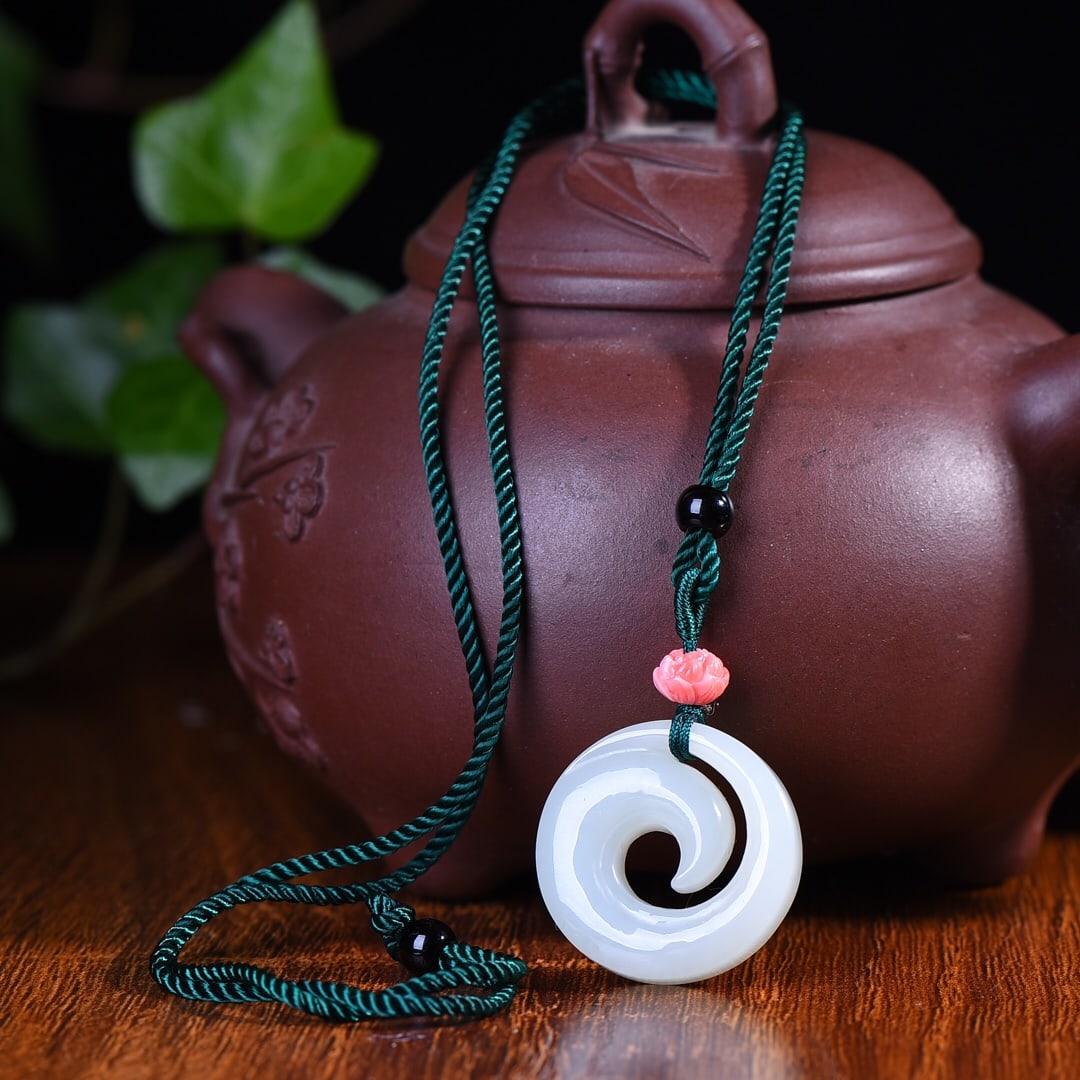 An Exquisite White Jade Pendant - 4