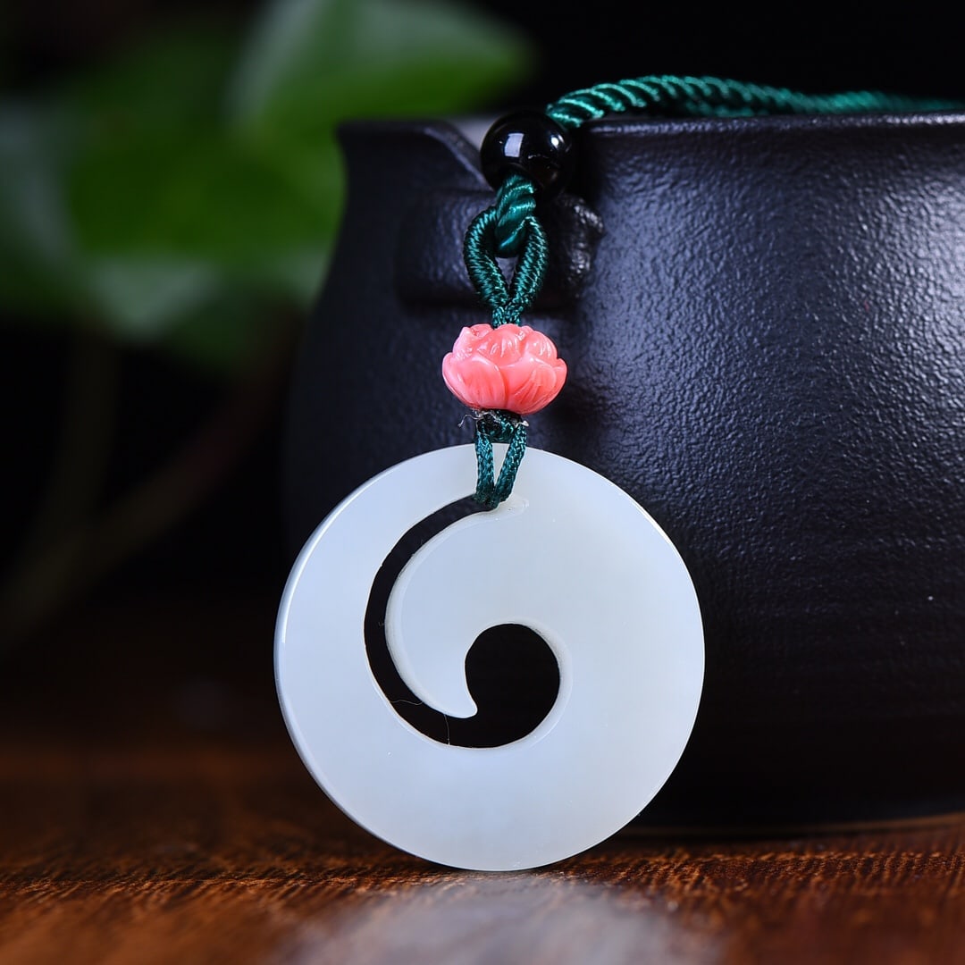 An Exquisite White Jade Pendant - 5