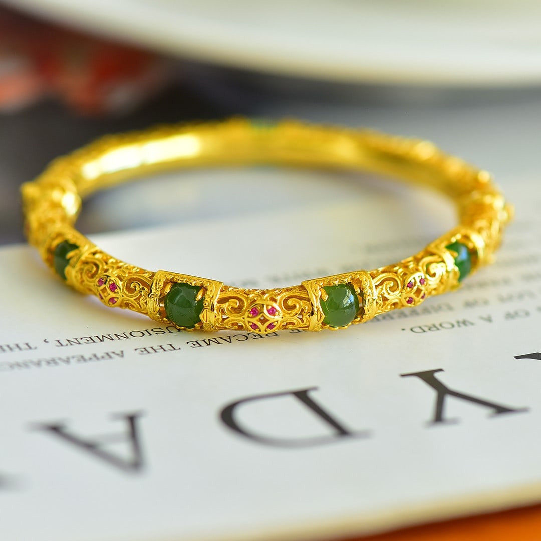 An Exquisite Sterling Silver-Gold Plated Inlaid Jasper Bracelet: An Exquisite Sterling Silver-Gold Plated Inlaid Jasper Bracelet,Size:0.2inx0.2in 纯银镀金镶碧玉手镯