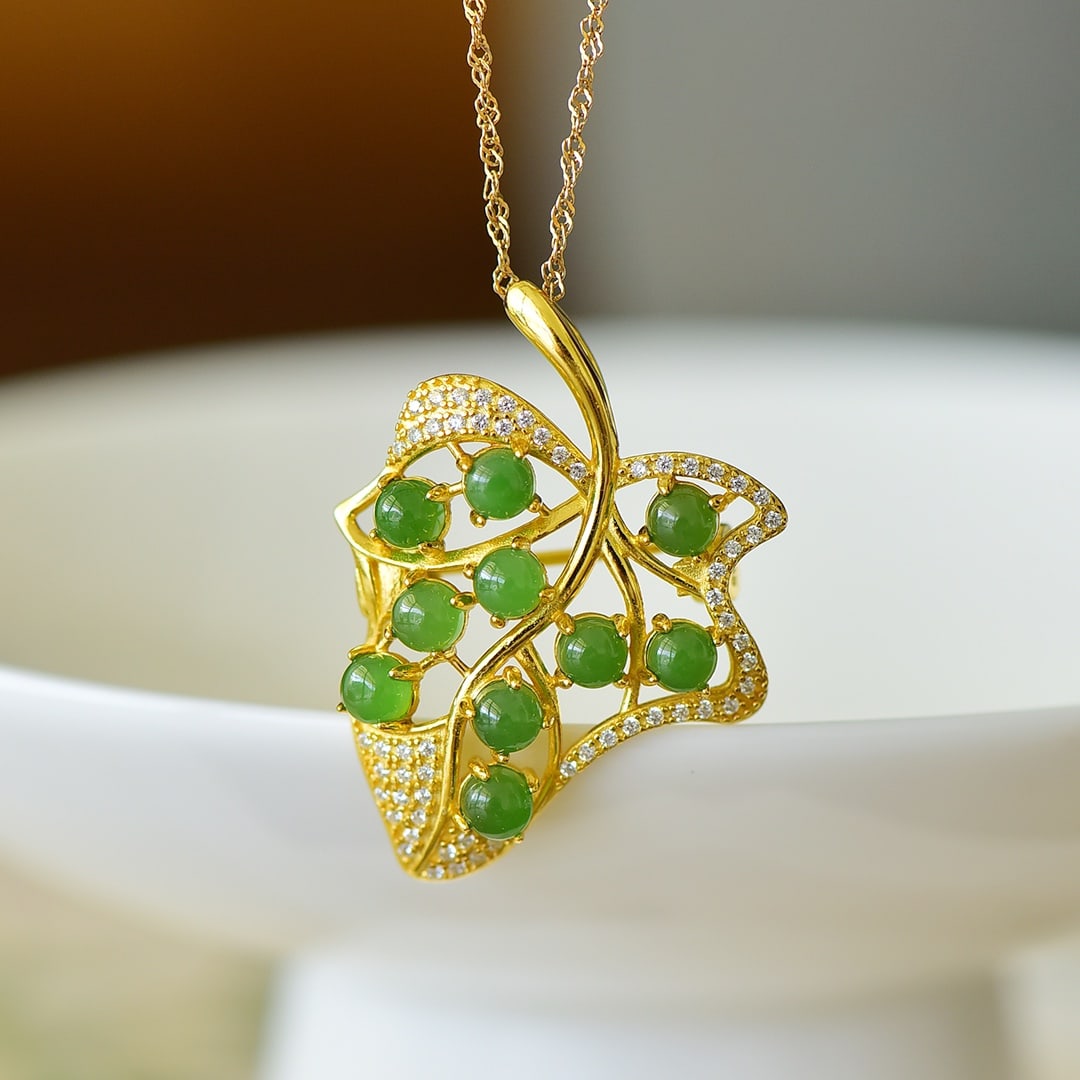 An Exquisite Sterling Silver-Gold Plated Inlaid Jasper Pendant,Inlaid Diamond: An Exquisite Sterling Silver-Gold Plated Inlaid Jasper Pendant,Inlaid Diamond,Size:0.2inx0.2in 纯银镀金镶碧玉项链,嵌钻石