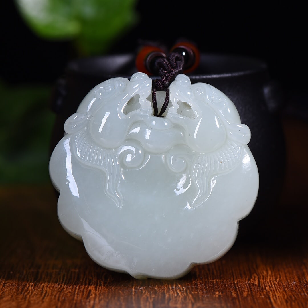 An Exquisite White Jade Dragon Pattern Pendant - 2
