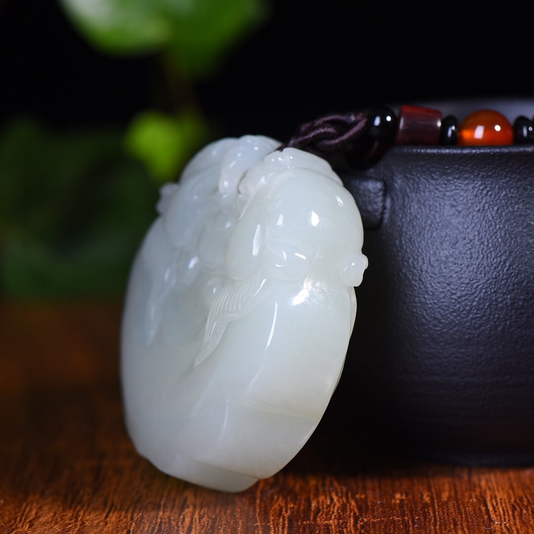An Exquisite White Jade Dragon Pattern Pendant - 4