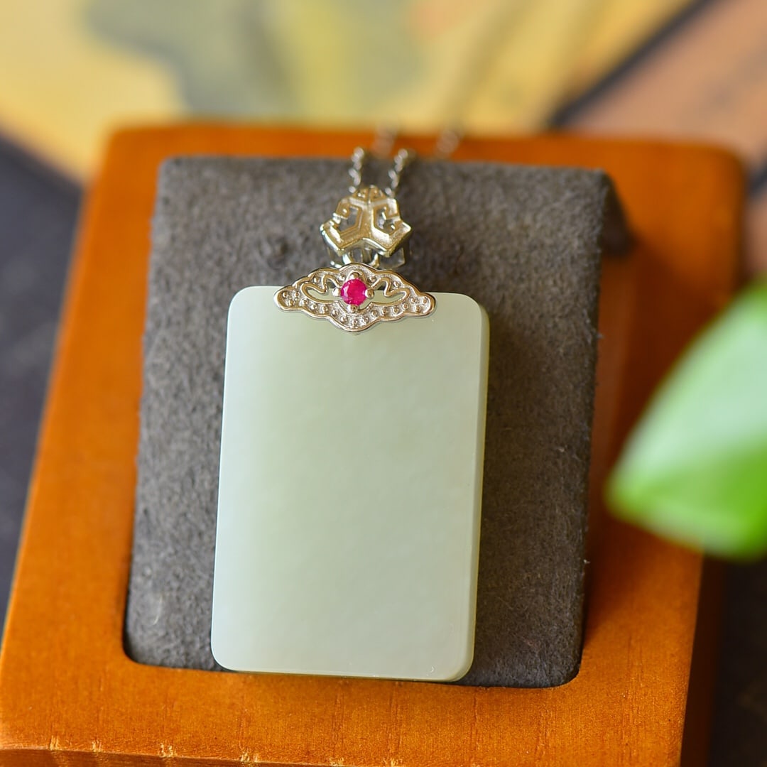 An Exquisite Sterling Silver Inlaid White Jade Necklace: An Exquisite Sterling Silver Inlaid White Jade Necklace,Size:0.8inx1.5in 纯银镶白玉项链