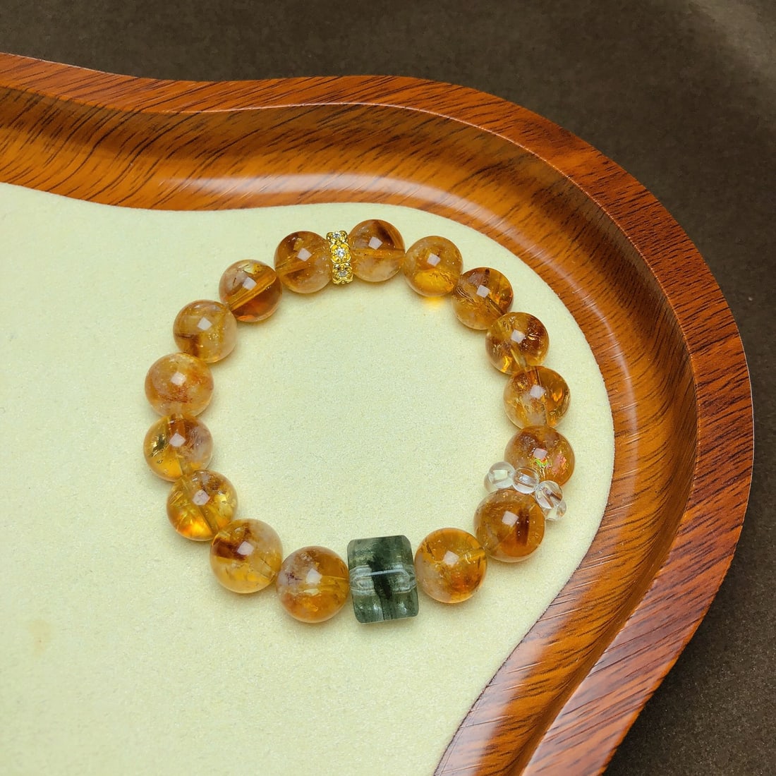 An Exquisite Crystal Bracelet: An Exquisite Crystal Bracelet,Size:0.4in,0.4inx0.4in,Weight:36.4g 水晶手串