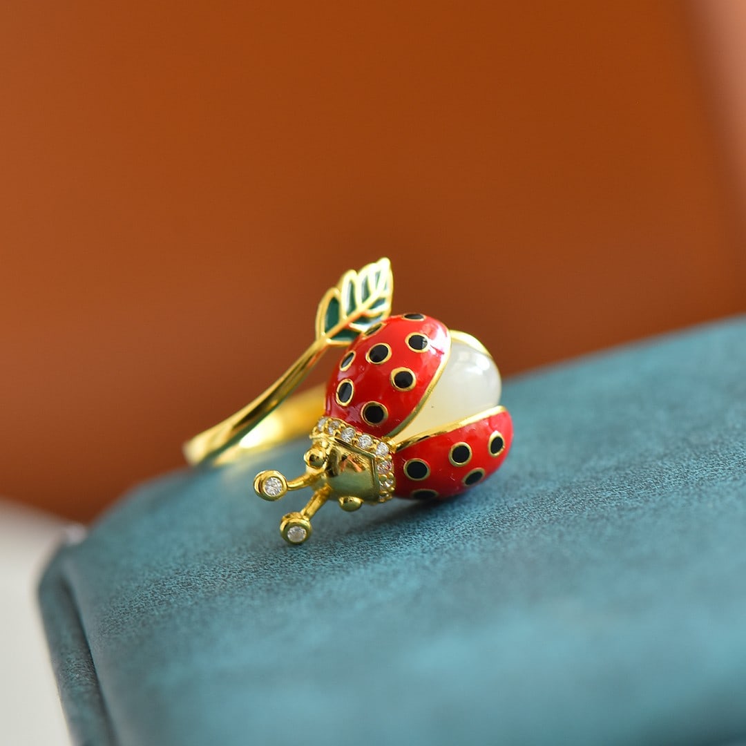 An Exquisite Sterling Silver-Gold Plated Inlaid White Jade Ring,Inlaid Diamond: An Exquisite Sterling Silver-Gold Plated Inlaid White Jade Ring,Inlaid Diamond,Size:0.3inx0.4in 纯银镀金镶白玉戒指,嵌钻石