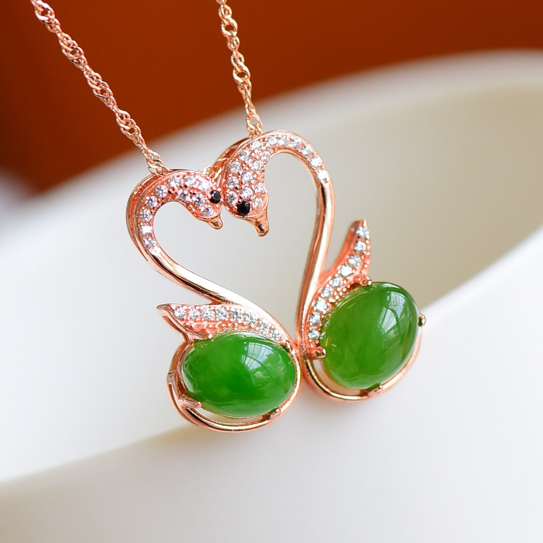 An Exquisite Sterling Silver Inlaid Jasper Necklace,Inlaid Diamond: An Exquisite Sterling Silver Inlaid Jasper Necklace,Inlaid Diamond,Size:0.3inx0.4in 纯银镶碧玉项链,嵌钻石