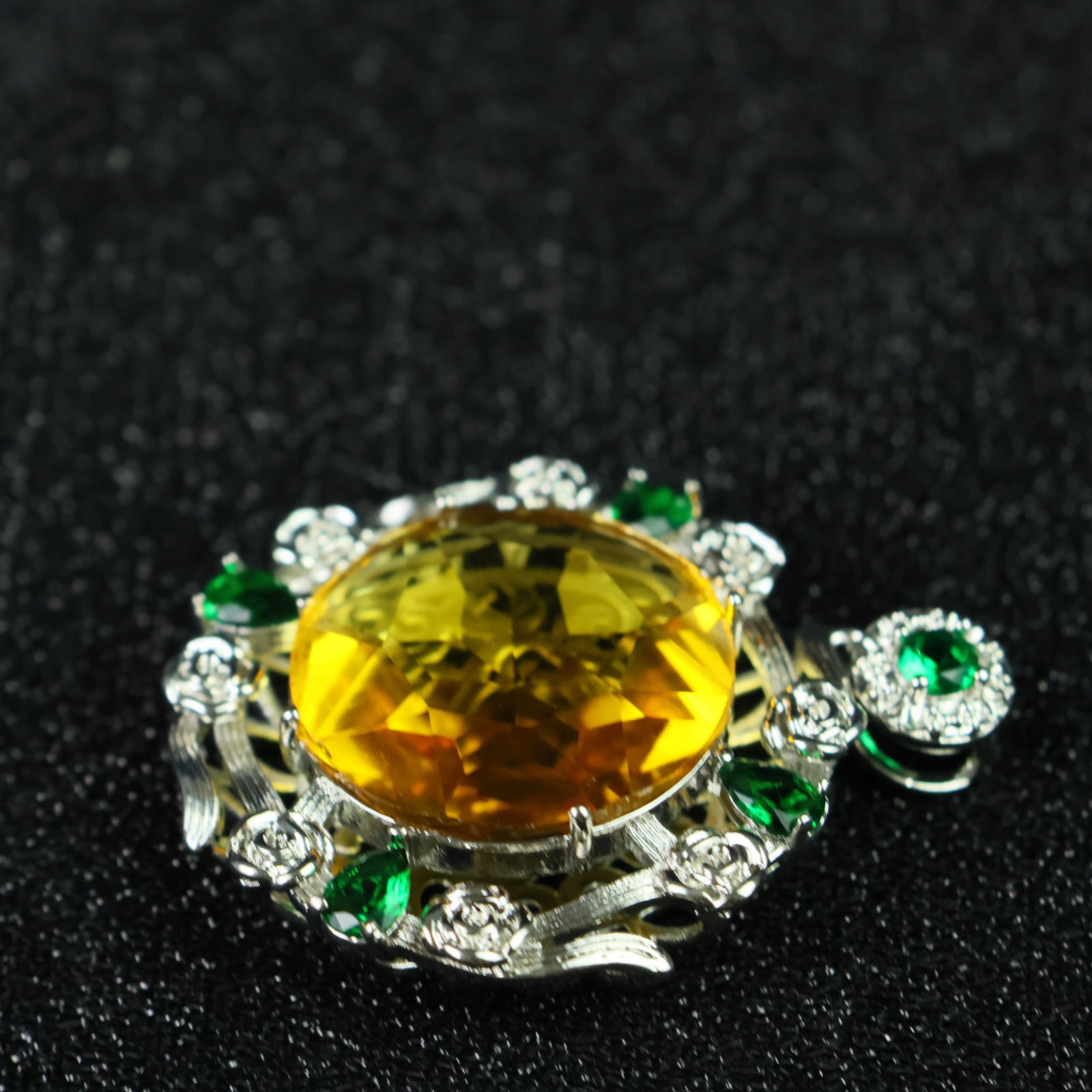 An Exquisite Pendant - 6