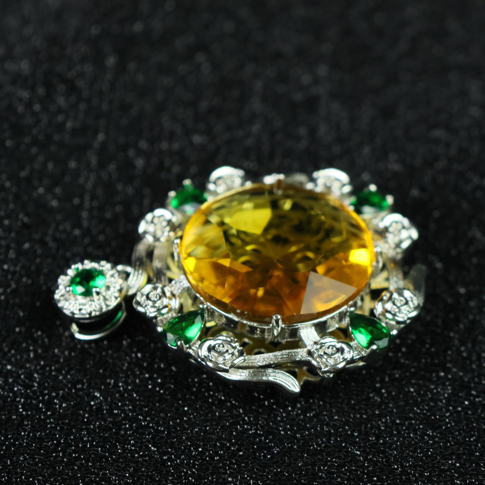 An Exquisite Pendant - 7