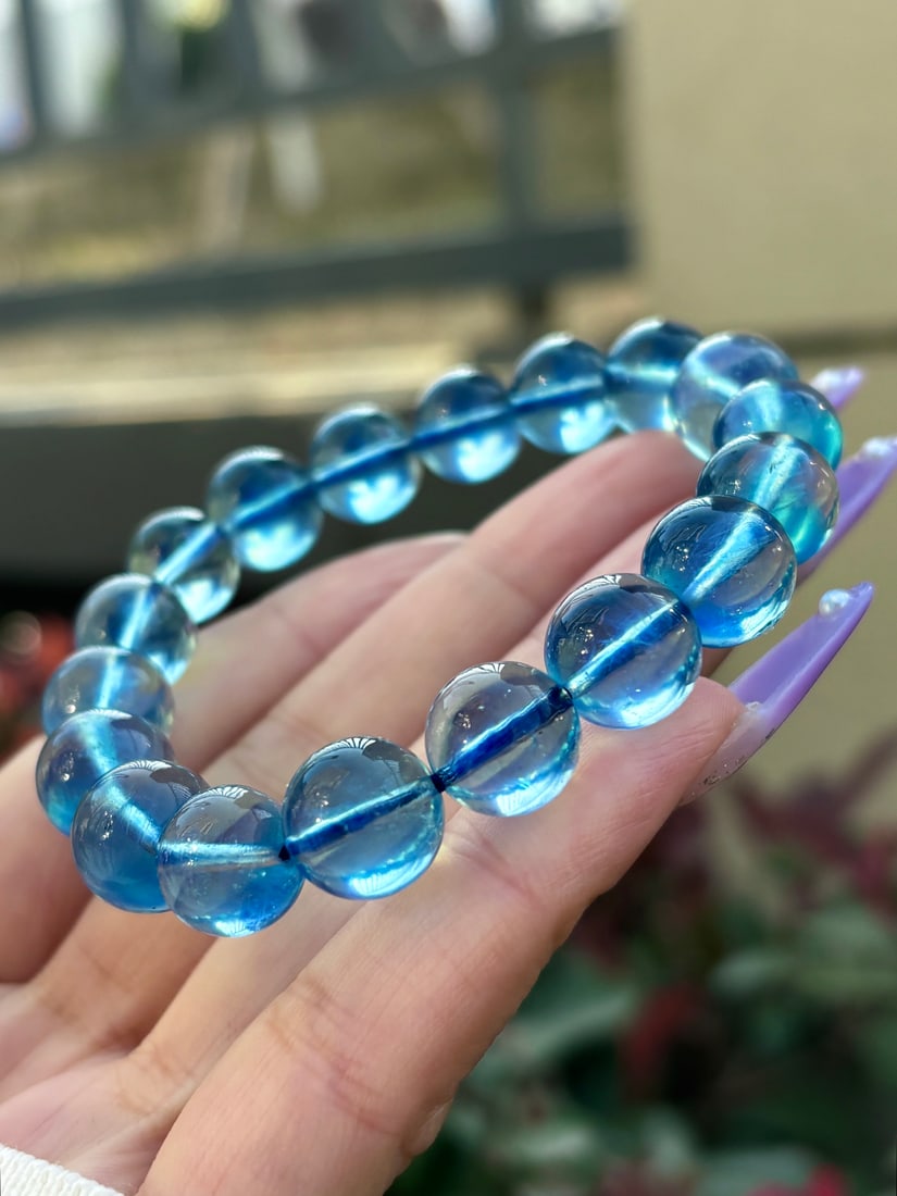 An Exquisite Aquamarine Bracelet: An Exquisite Aquamarine Bracelet,Size:0.5in,Weight:37g 海蓝宝手串