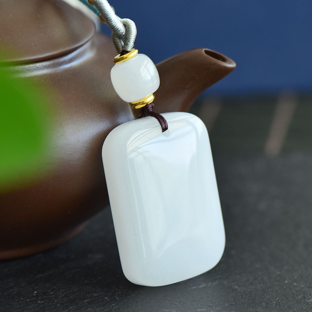 An Exquisite White Jade Pendant - 3