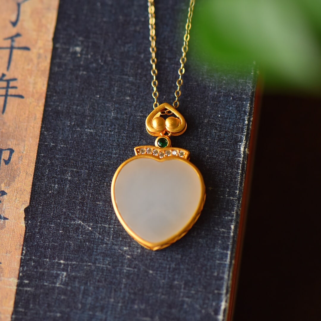 An Exquisite Sterling Silver-Gold Plated Inlaid White Jade Necklace,Inlaid Diamond: An Exquisite Sterling Silver-Gold Plated Inlaid White Jade Necklace,Inlaid Diamond,Size:0.7inx1.1in 纯银镀金镶白玉项链,嵌钻石