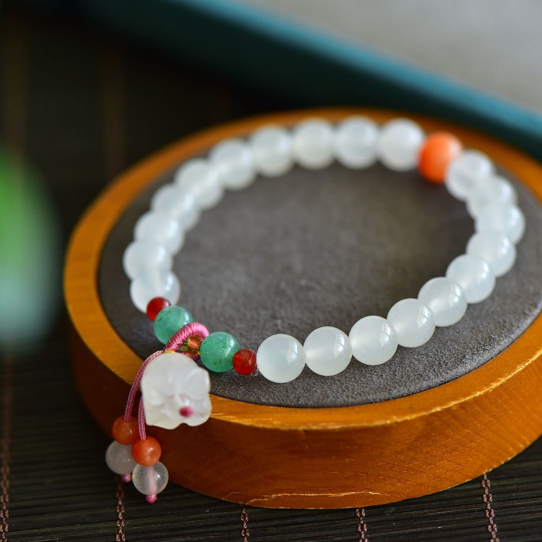 An Exquisite White Jade Bracelet - 2