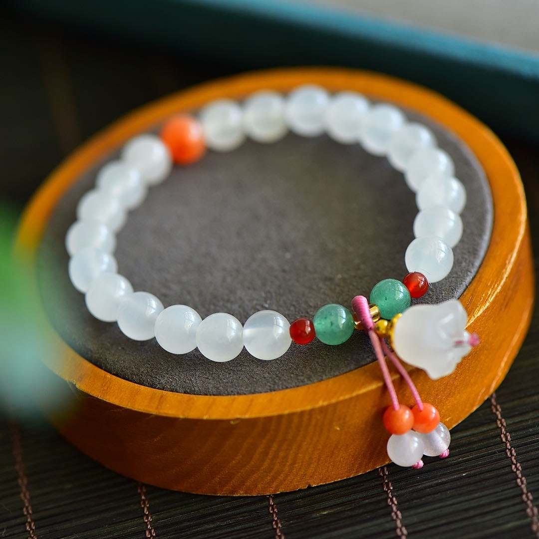 An Exquisite White Jade Bracelet - 3