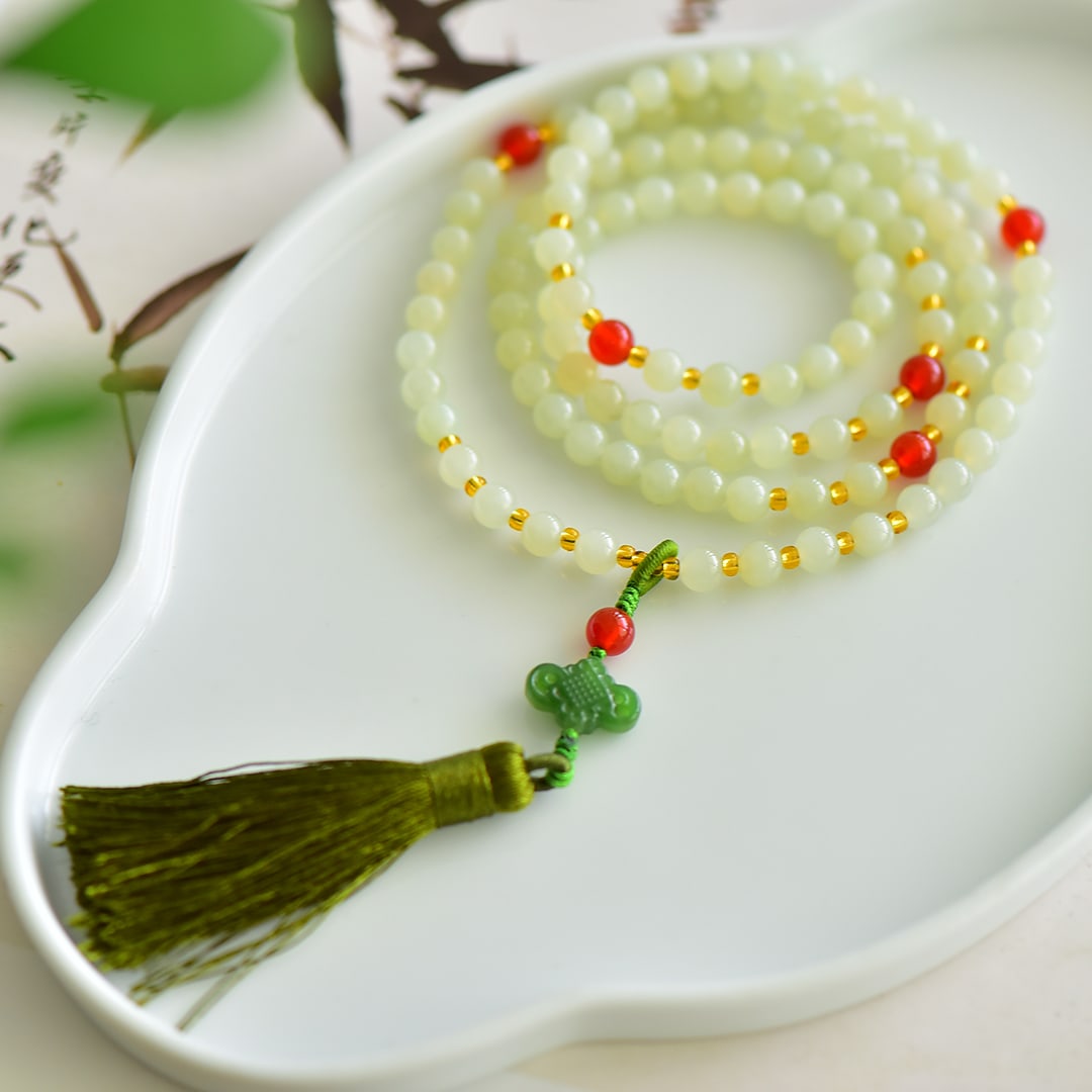 An Exquisite White Jade Bracelets: An Exquisite White Jade Bracelets,Size:0.2inx0.2in 白玉手链