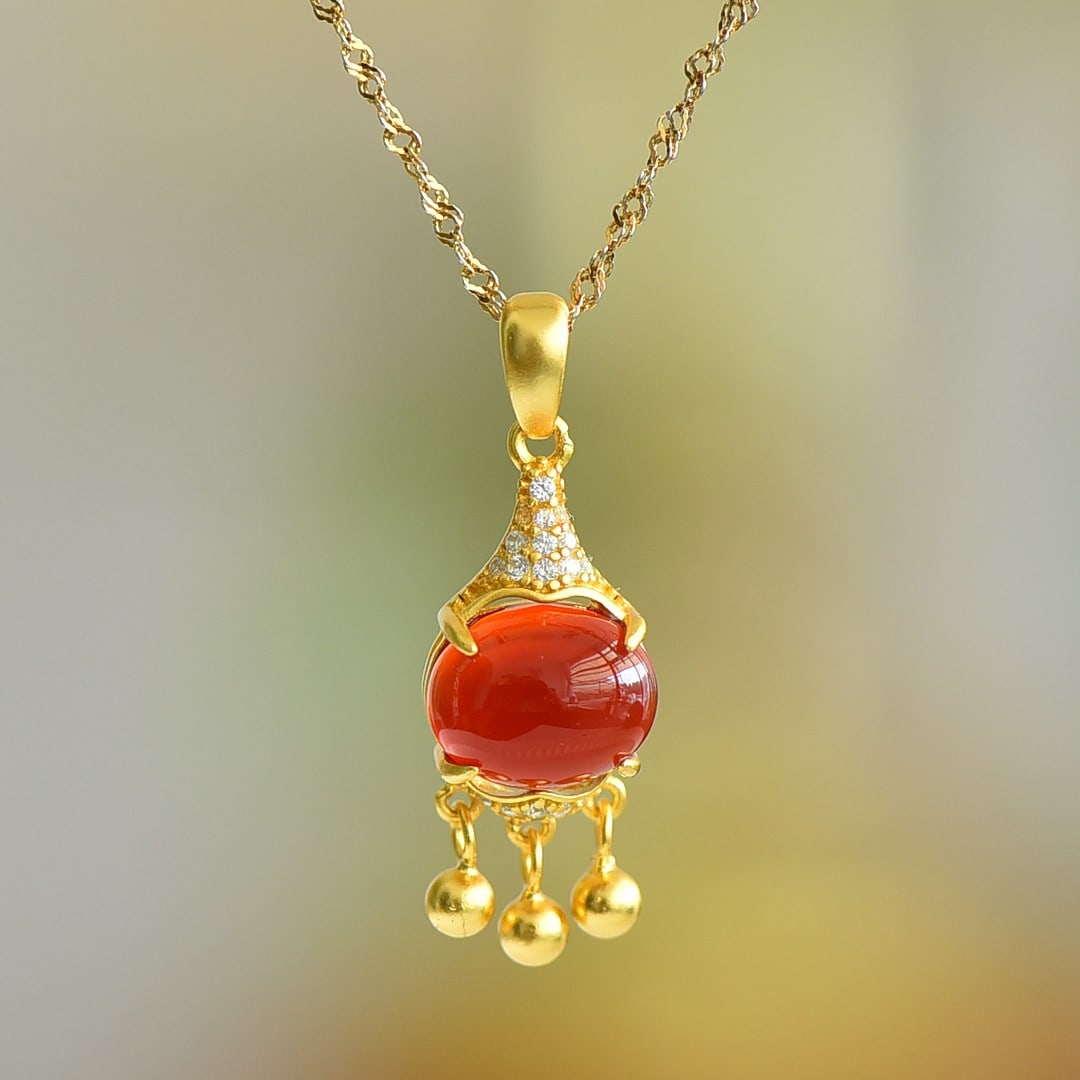 An Exquisite Sterling Silver-Gold Plated Inlaid Agate Pendant: An Exquisite Sterling Silver-Gold Plated Inlaid Agate Pendant,Size:0.3inx0.4in 纯银镀金镶玛瑙吊坠