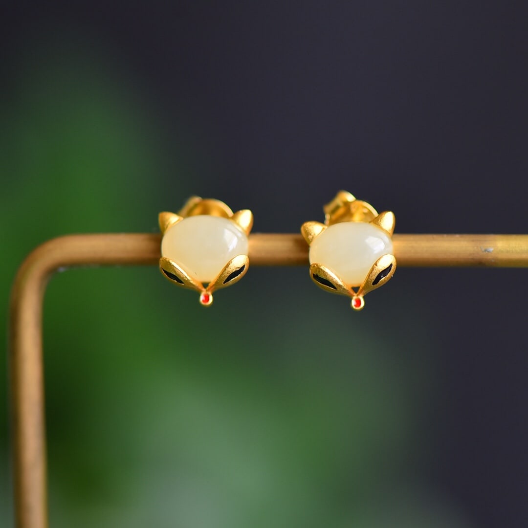 A Pair of Exquisite Sterling Silver-Gold Plated Inlaid White Jade Earrings: A Pair of Exquisite Sterling Silver-Gold Plated Inlaid White Jade Earrings 一对纯银镀金镶白玉耳环