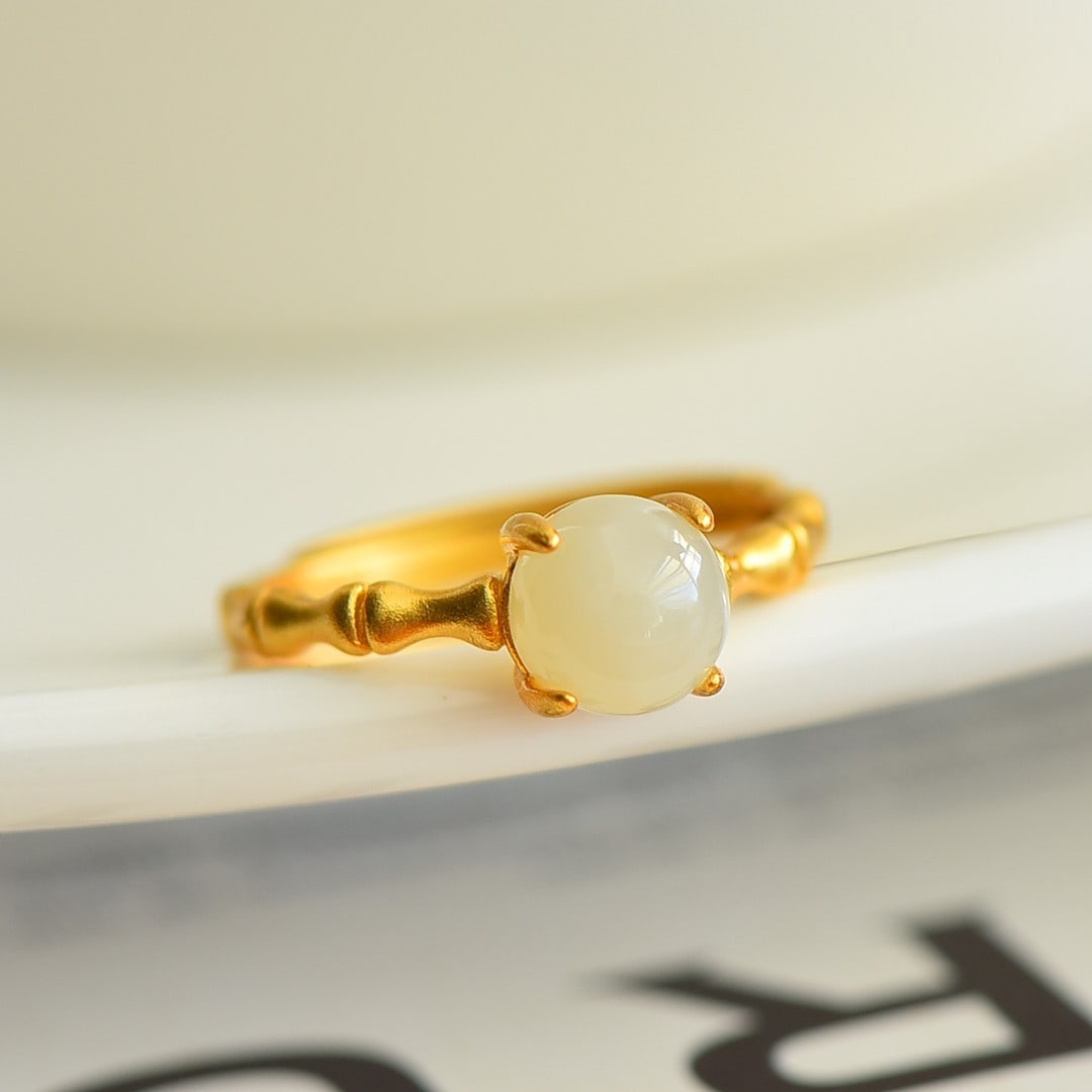 An Exquisite Sterling Silver-Gold Plated Inlaid White Jade Ring: An Exquisite Sterling Silver-Gold Plated Inlaid White Jade Ring,Size:0.3inx0.3in 纯银镀金镶白玉戒指