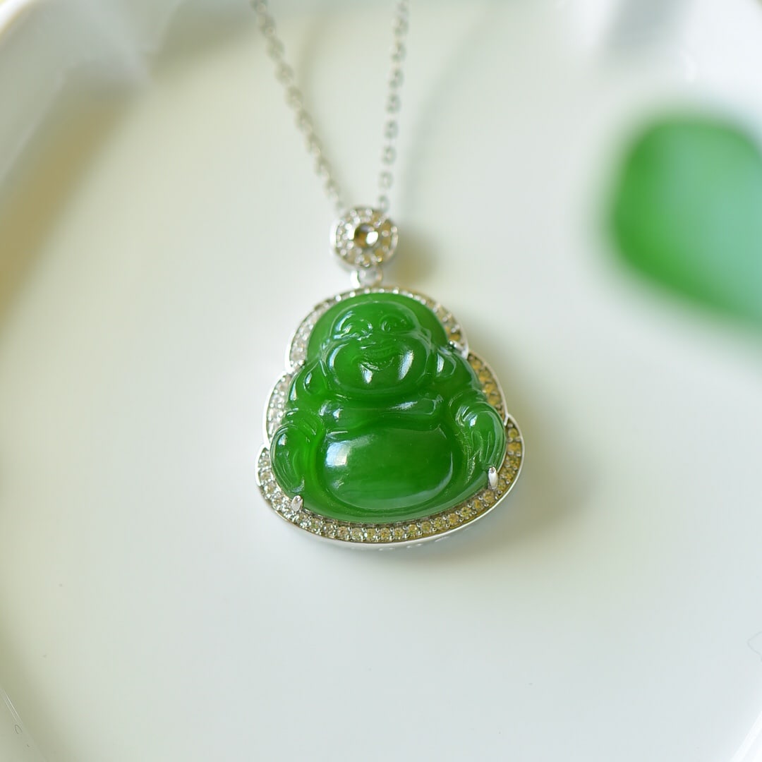 An Exquisite Sterling Silver Inlaid Jasper Necklace,Inlaid Diamond: An Exquisite Sterling Silver Inlaid Jasper Necklace,Inlaid Diamond,Size:0.9inx1.2in 纯银镶碧玉项链,嵌钻石
