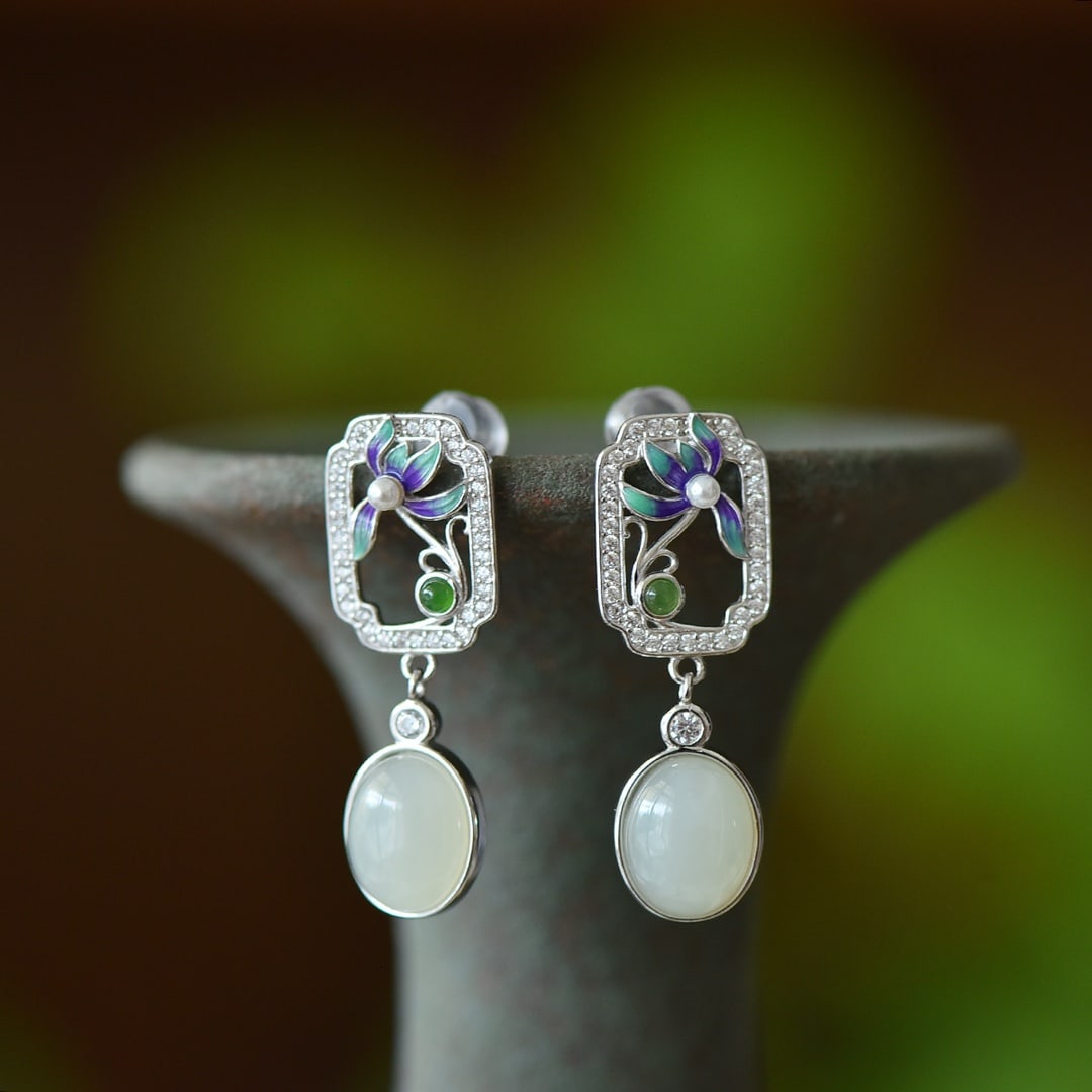 A Pair of Exquisite Sterling Silver Inlaid White Jade Earrings,Inlaid Diamond: A Pair of Exquisite Sterling Silver Inlaid White Jade Earrings,Inlaid Diamond,Size:0.3inx0.4in 一对纯银镶白玉耳环,嵌钻石
