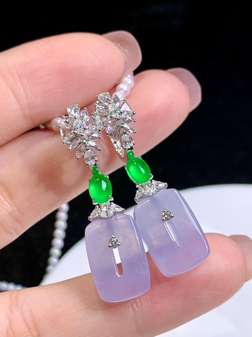 A Pair of Exquisite 18k Gold Diamond Inlaid Jadeite Earrings: A Pair of Exquisite 18k Gold Diamond Inlaid Jadeite Earrings,Size(Loose Stone):0.4inx0.2in 一对18k金钻镶嵌翡翠耳环