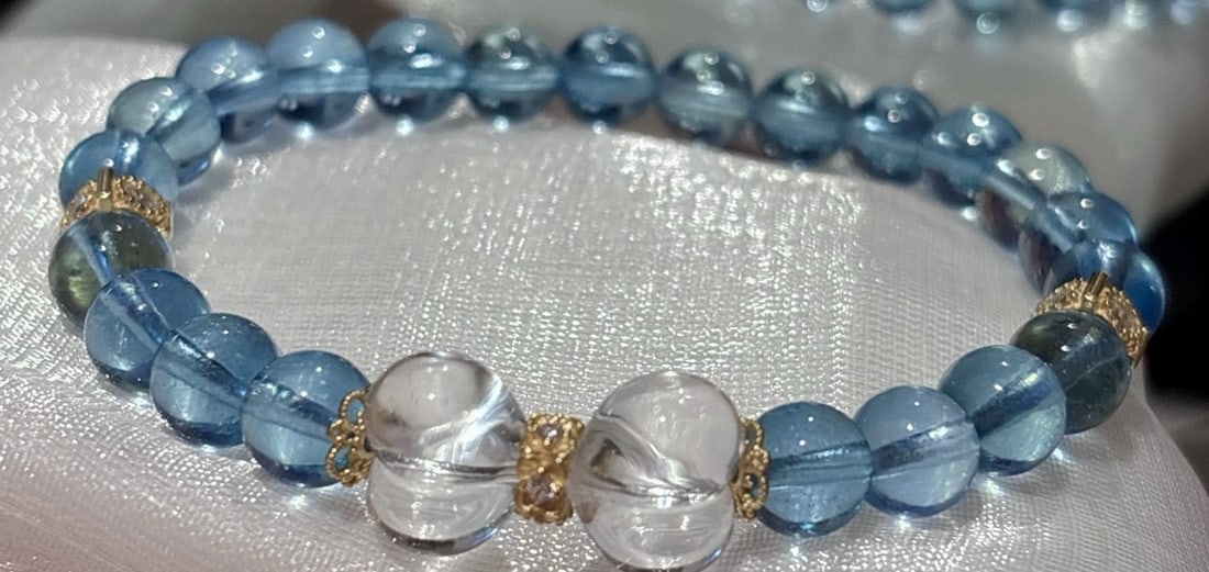 An Exquisite Aquamarine Bracelets: An Exquisite Aquamarine Bracelets,Size:0.3in,Weight:18g 海蓝宝手链