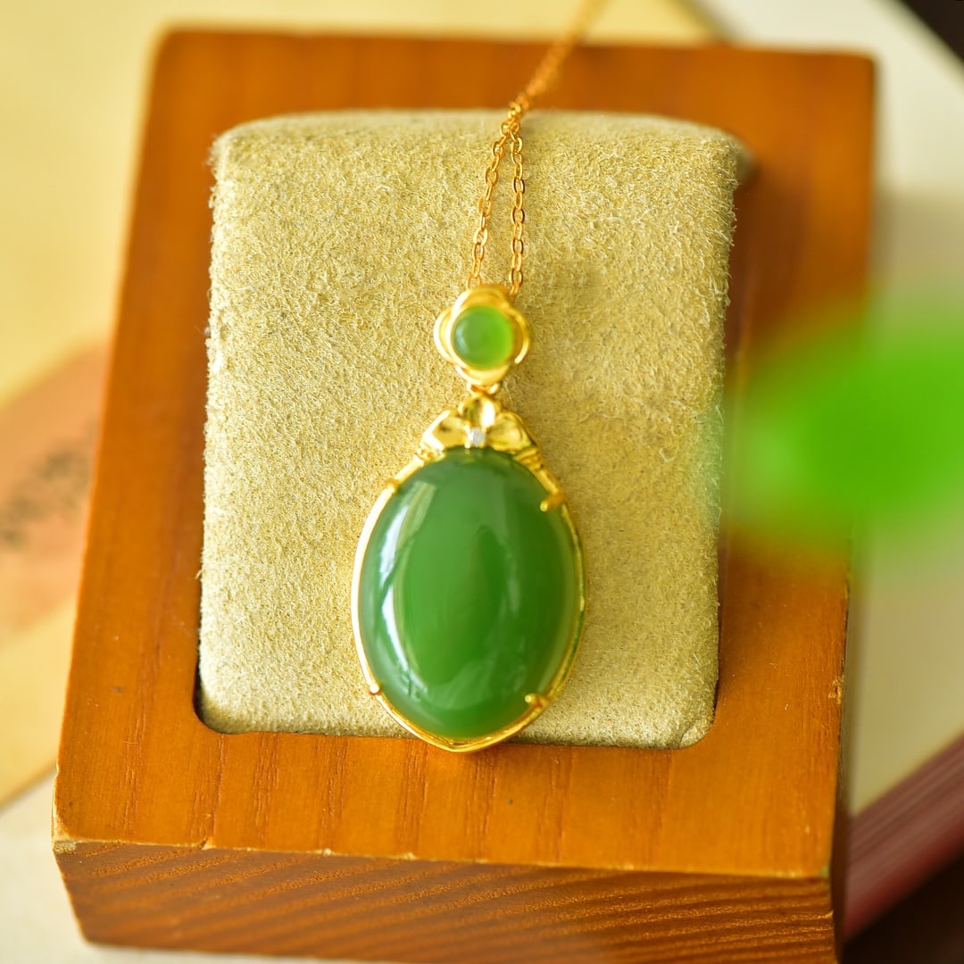 An Exquisite Sterling Silver-Gold Plated Inlaid Jasper Necklace,Inlaid Jasper: An Exquisite Sterling Silver-Gold Plated Inlaid Jasper Necklace,Inlaid Jasper,Size:0.4inx1.3in 纯银镀金镶碧玉项链,嵌碧玉