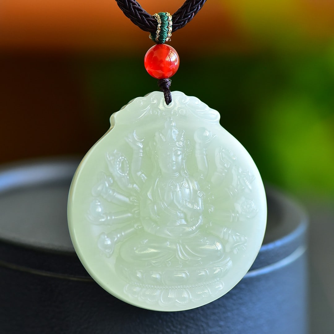 An Exquisite White Jade Statue of Avalokitesvara Pendant: An Exquisite White Jade Statue of Avalokitesvara Pendant,Size:1.9inx2in 白玉观音像挂件
