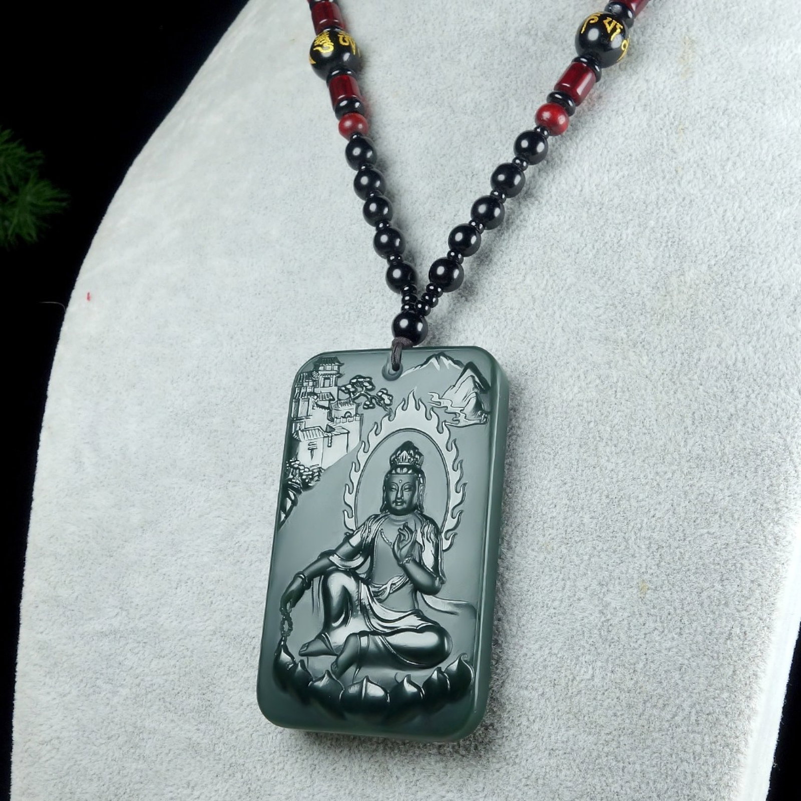 An Exquisite Greenish Jade Statue of Avalokitesvara Pendant - 5
